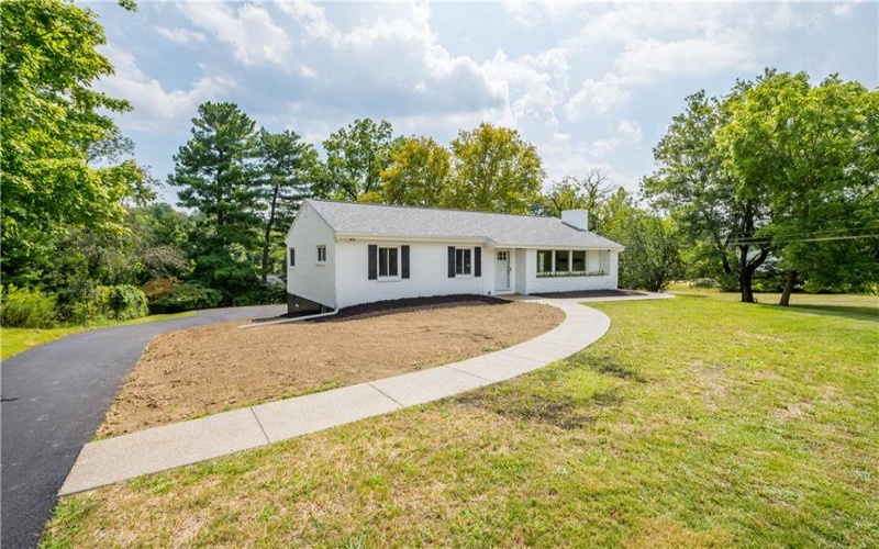 207 Grandview Drive, McMurray, 15317, 3 Bedroom Bedrooms, 10 Room Rooms,2 BathroomBathrooms,Residential,For Sale,Grandview Drive,1772352