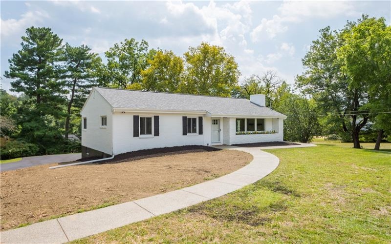 207 Grandview Drive, McMurray, 15317, 3 Bedroom Bedrooms, 10 Room Rooms,2 BathroomBathrooms,Residential,For Sale,Grandview Drive,1772352