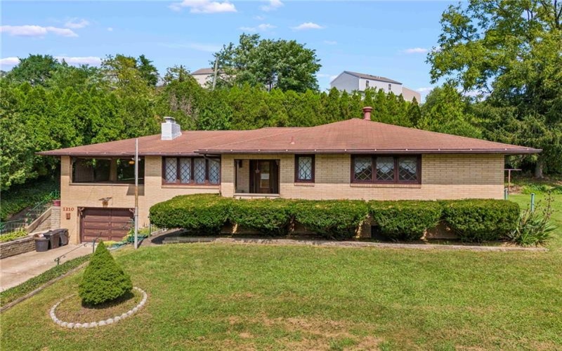 1210 1st St, Canonsburg, 15317, 3 Bedroom Bedrooms, 11 Room Rooms,2.1 BathroomBathrooms,Residential,For Sale,1st St,1772576