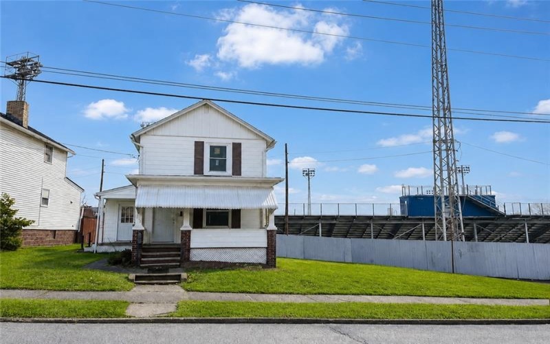 312 JACKSON AVENUE, 15690, 15690, 2 Bedrooms Bedrooms, ,1 BathroomBathrooms,Lease,For Rent,JACKSON AVENUE,1772599