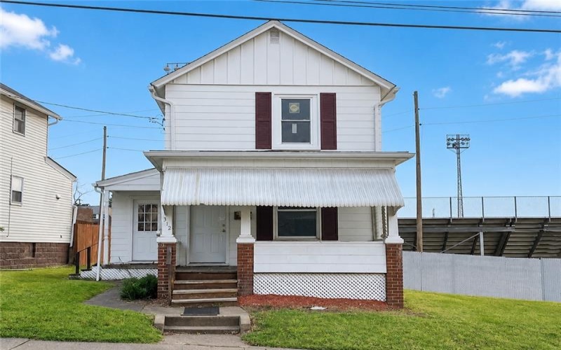 312 JACKSON AVENUE, 15690, 15690, 2 Bedrooms Bedrooms, ,1 BathroomBathrooms,Lease,For Rent,JACKSON AVENUE,1772599