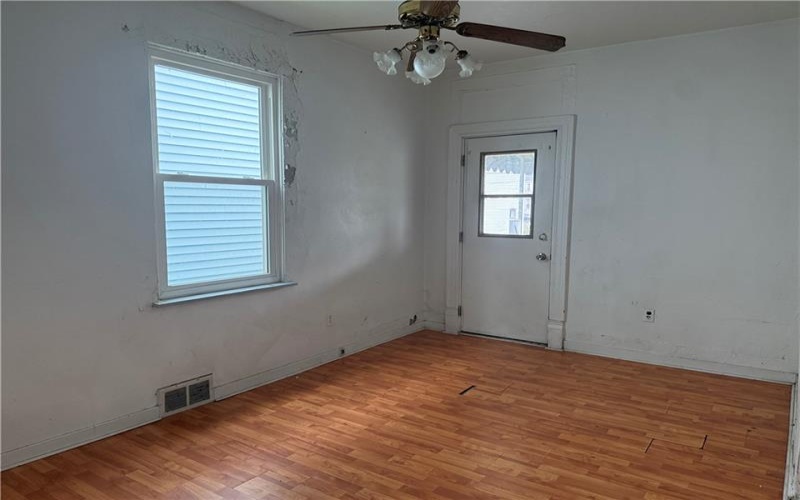 105 18th St, Vandergrift, 15690, 3 Bedrooms Bedrooms, 7 Rooms Rooms,1 BathroomBathrooms,Residential,For Sale,18th St,1772448