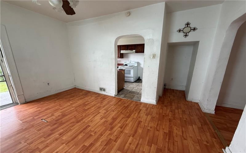105 18th St, Vandergrift, 15690, 3 Bedrooms Bedrooms, 7 Rooms Rooms,1 BathroomBathrooms,Residential,For Sale,18th St,1772448