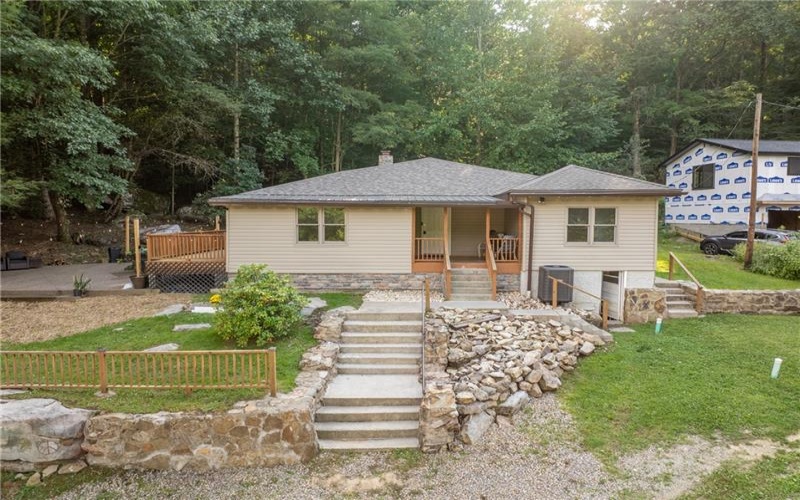 1571 Darlington Road, Ligonier, 15658, 3 Bedroom Bedrooms, 6 Room Rooms,2 BathroomBathrooms,Residential,For Sale,Darlington Road,1772481