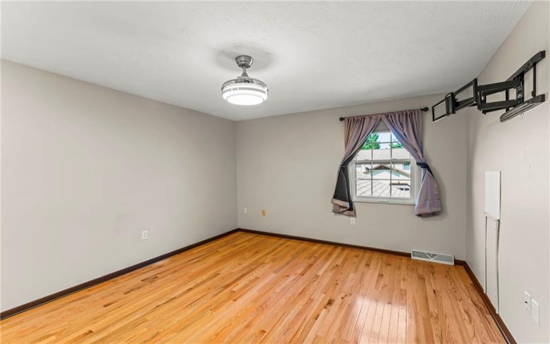 1107 Valleyview Dr, Lawrence, 15055, 3 Bedroom Bedrooms, 7 Room Rooms,1.2 BathroomBathrooms,Residential,For Sale,Valleyview Dr,1772641