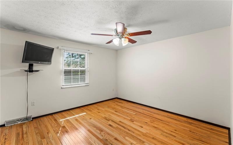 1107 Valleyview Dr, Lawrence, 15055, 3 Bedroom Bedrooms, 7 Room Rooms,1.2 BathroomBathrooms,Residential,For Sale,Valleyview Dr,1772641