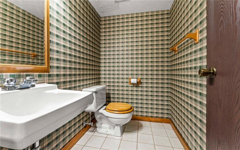 1107 Valleyview Dr, Lawrence, 15055, 3 Bedroom Bedrooms, 7 Room Rooms,1.2 BathroomBathrooms,Residential,For Sale,Valleyview Dr,1772641