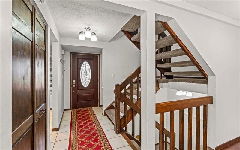 1107 Valleyview Dr, Lawrence, 15055, 3 Bedroom Bedrooms, 7 Room Rooms,1.2 BathroomBathrooms,Residential,For Sale,Valleyview Dr,1772641