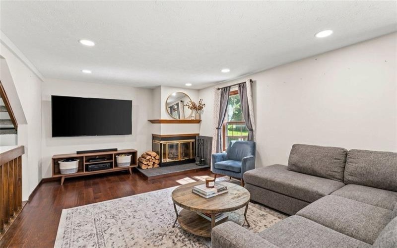 1107 Valleyview Dr, Lawrence, 15055, 3 Bedroom Bedrooms, 7 Room Rooms,1.2 BathroomBathrooms,Residential,For Sale,Valleyview Dr,1772641