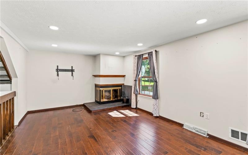 1107 Valleyview Dr, Lawrence, 15055, 3 Bedroom Bedrooms, 7 Room Rooms,1.2 BathroomBathrooms,Residential,For Sale,Valleyview Dr,1772641