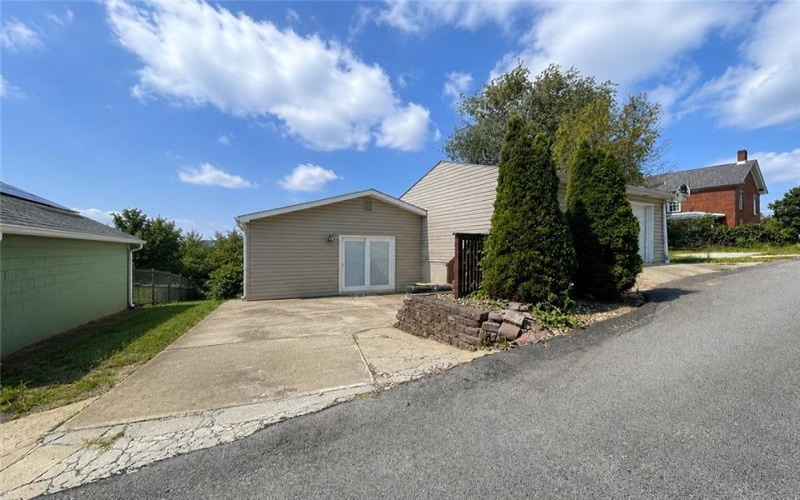 213 HAMILTON AVENUE, 15601, 15601, 4 Bedrooms Bedrooms, ,2 BathroomsBathrooms,Lease,For Rent,HAMILTON AVENUE,1772762
