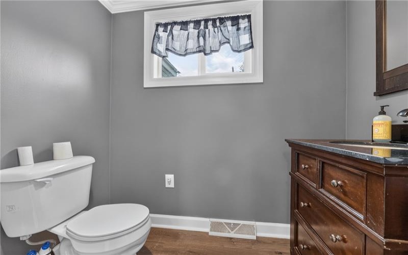 424 Pershing Ave, Houston, 15342, 3 Bedroom Bedrooms, 9 Room Rooms,1.1 BathroomBathrooms,Residential,For Sale,Pershing Ave,1772850