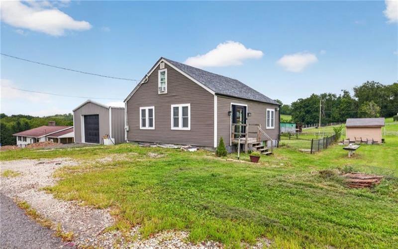 424 Pershing Ave, Houston, 15342, 3 Bedroom Bedrooms, 9 Room Rooms,1.1 BathroomBathrooms,Residential,For Sale,Pershing Ave,1772850