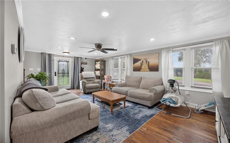 424 Pershing Ave, Houston, 15342, 3 Bedroom Bedrooms, 9 Room Rooms,1.1 BathroomBathrooms,Residential,For Sale,Pershing Ave,1772850