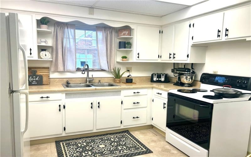210 4th Ave, Monongahela, 15063, 3 Bedroom Bedrooms, ,2 BathroomBathrooms,Residential,For Sale,4th Ave,1772900