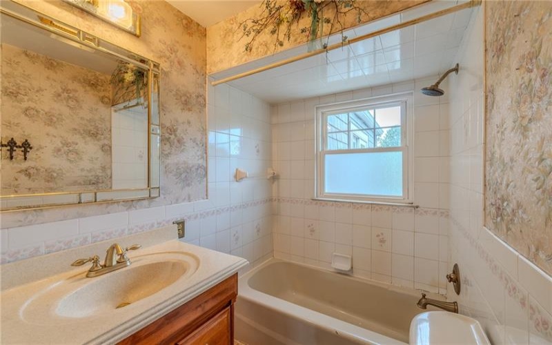 720 Park AVENUE, Rostraver Township, 15012, 3 Bedroom Bedrooms, 7 Room Rooms,1.1 BathroomBathrooms,Residential,For Sale,Park,1772222