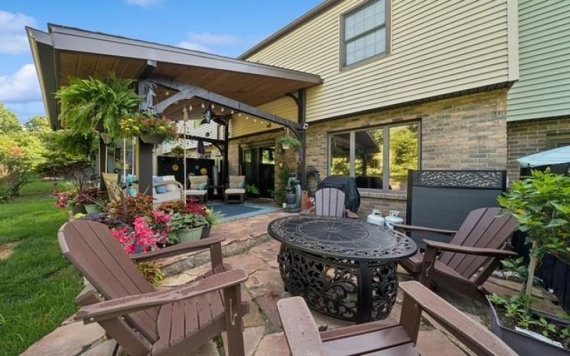 103 Crosswinds Ln, Murrysville, 15668, 2 Bedroom Bedrooms, 8 Room Rooms,2.1 BathroomBathrooms,Residential,For Sale,Crosswinds Ln,1772371