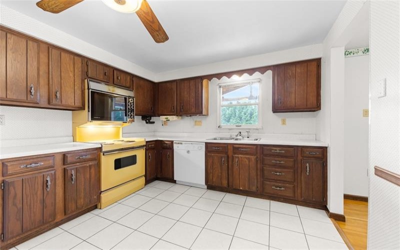 502 Saint Thomas Drive, Greensburg, 15601, 5 Bedroom Bedrooms, 10 Room Rooms,2.1 BathroomBathrooms,Residential,For Sale,Saint Thomas Drive,1772727