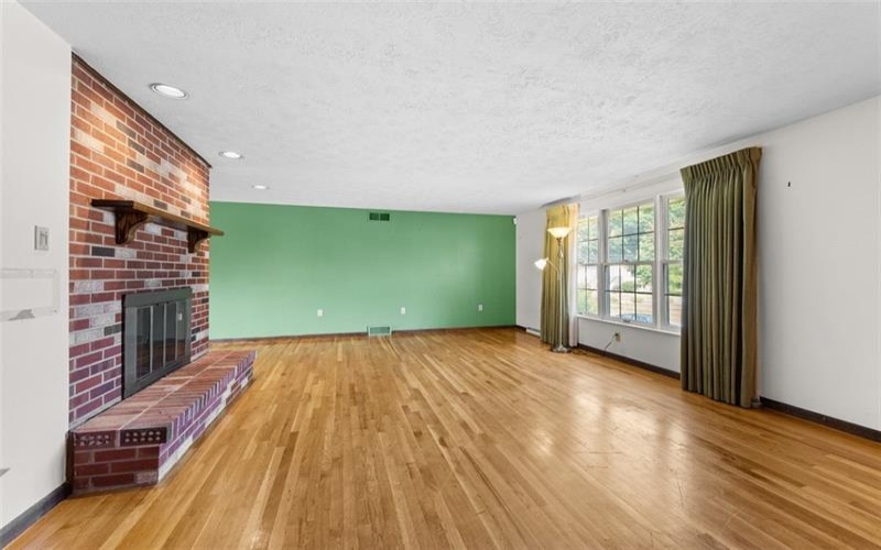 502 Saint Thomas Drive, Greensburg, 15601, 5 Bedroom Bedrooms, 10 Room Rooms,2.1 BathroomBathrooms,Residential,For Sale,Saint Thomas Drive,1772727