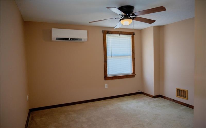 220 2nd Street, Slickville, 15684, 2 Bedroom Bedrooms, 6 Room Rooms,1 BathroomBathrooms,Residential,For Sale,2nd Street,1773019