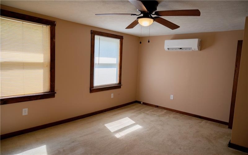 220 2nd Street, Slickville, 15684, 2 Bedroom Bedrooms, 6 Room Rooms,1 BathroomBathrooms,Residential,For Sale,2nd Street,1773019