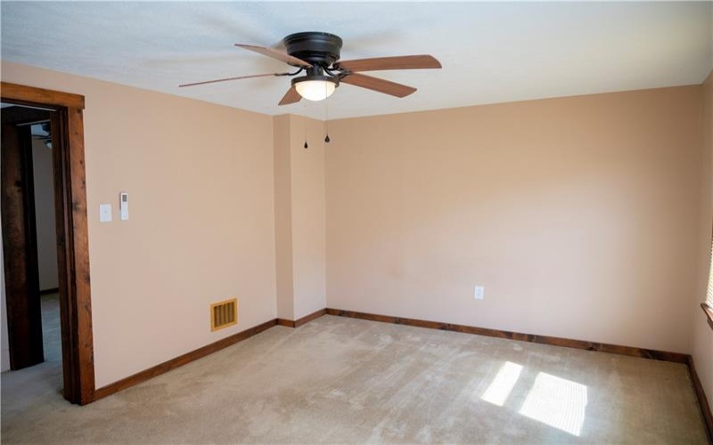 220 2nd Street, Slickville, 15684, 2 Bedroom Bedrooms, 6 Room Rooms,1 BathroomBathrooms,Residential,For Sale,2nd Street,1773019