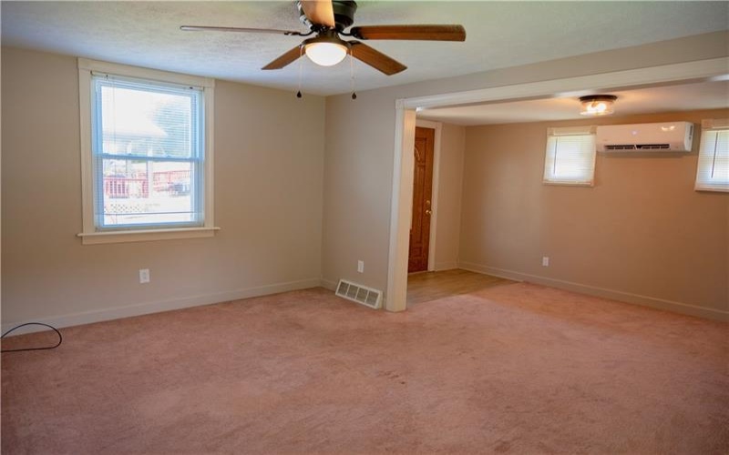 220 2nd Street, Slickville, 15684, 2 Bedroom Bedrooms, 6 Room Rooms,1 BathroomBathrooms,Residential,For Sale,2nd Street,1773019