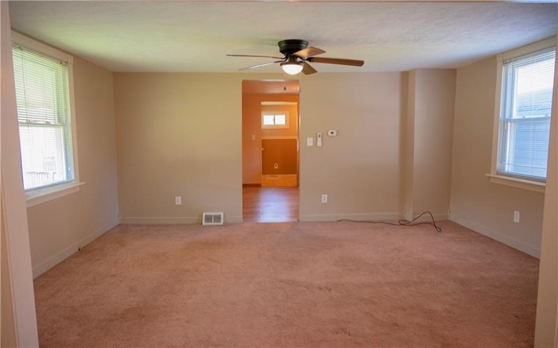220 2nd Street, Slickville, 15684, 2 Bedroom Bedrooms, 6 Room Rooms,1 BathroomBathrooms,Residential,For Sale,2nd Street,1773019