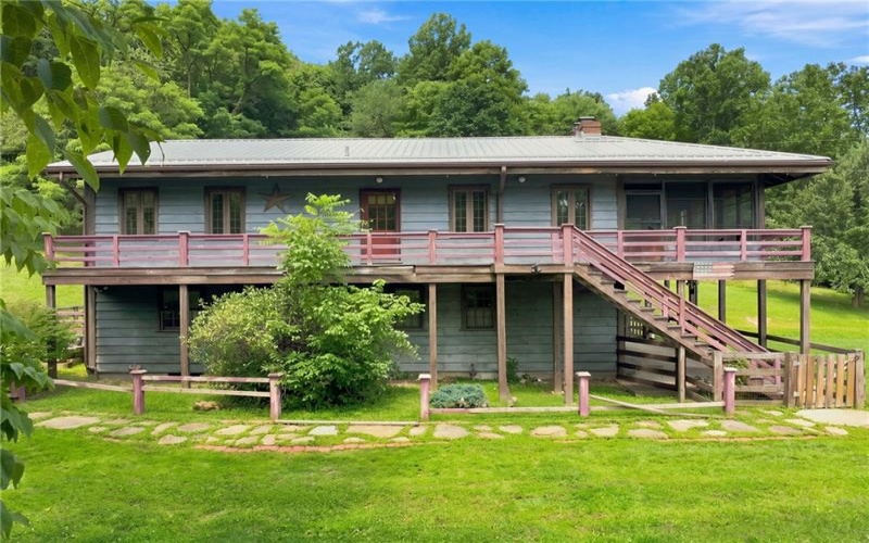 264 Stewart Run Rd, Waynesburg, 15370, 3 Bedroom Bedrooms, 9 Room Rooms,2.1 BathroomBathrooms,Residential,For Sale,Stewart Run Rd,1773089