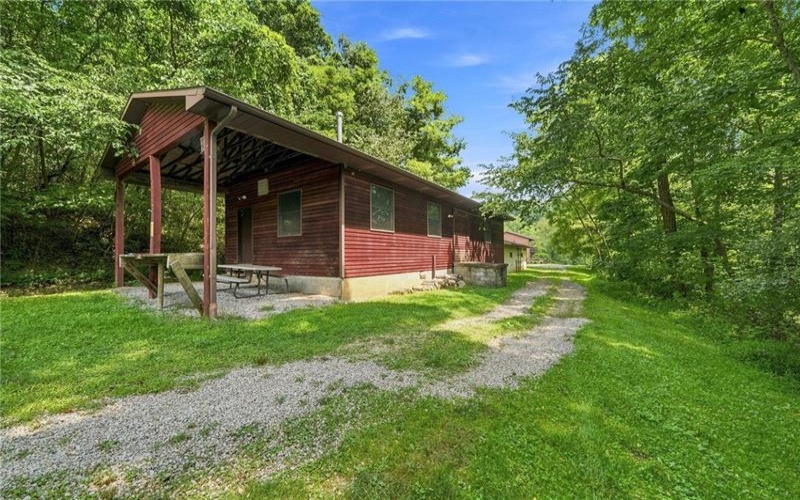 264 Stewart Run Rd, Waynesburg, 15370, 3 Bedroom Bedrooms, 9 Room Rooms,2.1 BathroomBathrooms,Residential,For Sale,Stewart Run Rd,1773089