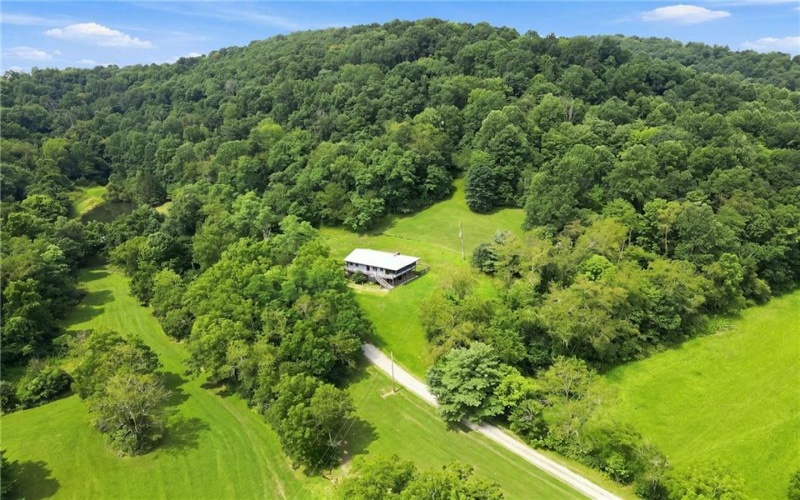264 Stewart Run Rd, Waynesburg, 15370, 3 Bedroom Bedrooms, 9 Room Rooms,2.1 BathroomBathrooms,Residential,For Sale,Stewart Run Rd,1773089