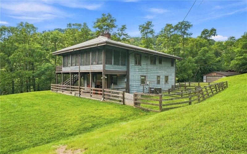 264 Stewart Run Rd, Waynesburg, 15370, 3 Bedroom Bedrooms, 9 Room Rooms,2.1 BathroomBathrooms,Residential,For Sale,Stewart Run Rd,1773089