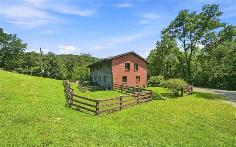 264 Stewart Run Rd, Waynesburg, 15370, 3 Bedroom Bedrooms, 9 Room Rooms,2.1 BathroomBathrooms,Residential,For Sale,Stewart Run Rd,1773089