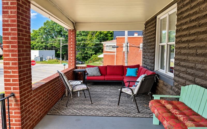 601 6th STREET, Trafford, 15085, 3 Bedroom Bedrooms, ,1.1 BathroomBathrooms,Residential,For Sale,6th,1773136
