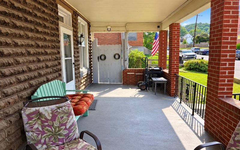 601 6th STREET, Trafford, 15085, 3 Bedroom Bedrooms, ,1.1 BathroomBathrooms,Residential,For Sale,6th,1773136