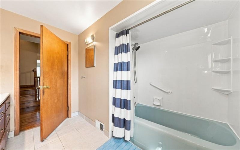 114 Jefferson Dr, Lower Burrell, 15068, 3 Bedroom Bedrooms, 8 Room Rooms,2 BathroomBathrooms,Residential,For Sale,Jefferson Dr,1773159