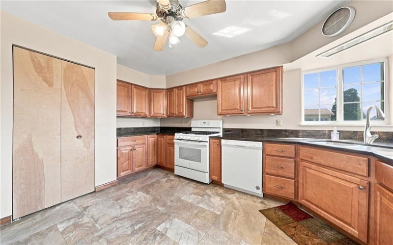 114 Jefferson Dr, Lower Burrell, 15068, 3 Bedroom Bedrooms, 8 Room Rooms,2 BathroomBathrooms,Residential,For Sale,Jefferson Dr,1773159