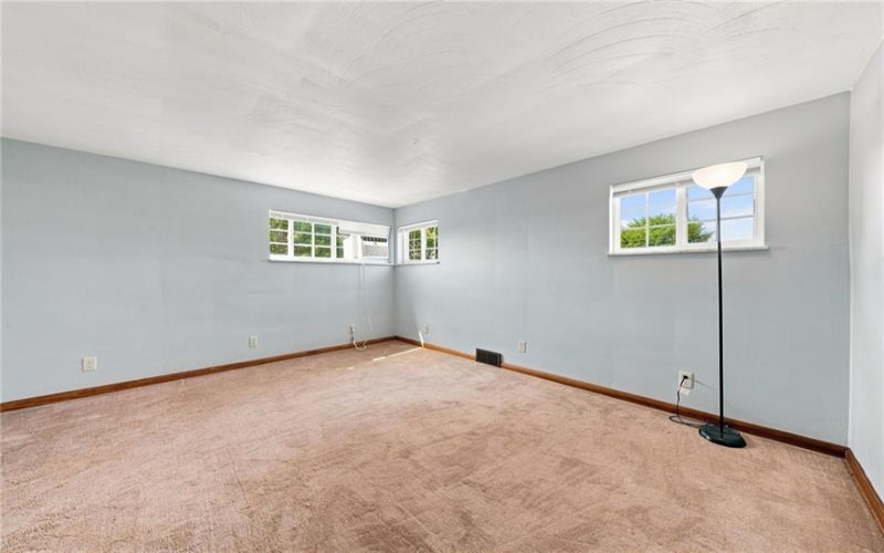114 Jefferson Dr, Lower Burrell, 15068, 3 Bedroom Bedrooms, 8 Room Rooms,2 BathroomBathrooms,Residential,For Sale,Jefferson Dr,1773159