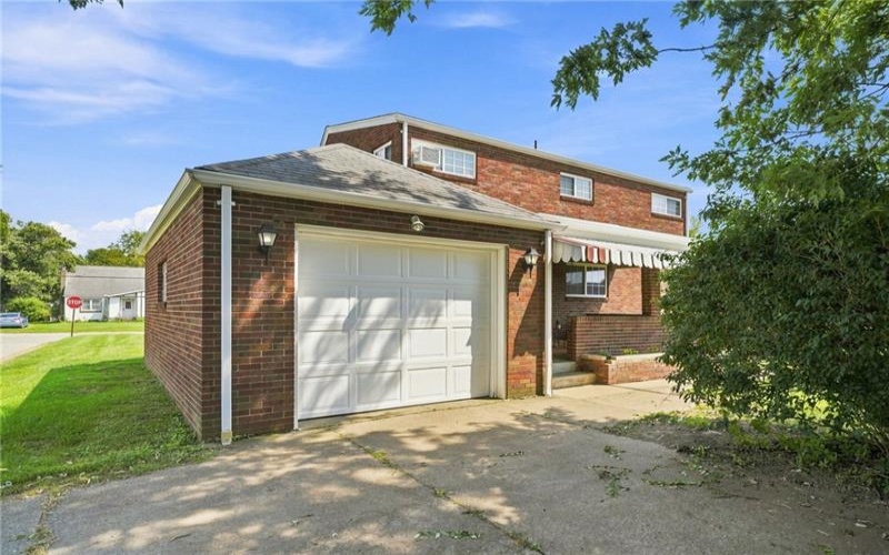 114 Jefferson Dr, Lower Burrell, 15068, 3 Bedroom Bedrooms, 8 Room Rooms,2 BathroomBathrooms,Residential,For Sale,Jefferson Dr,1773159