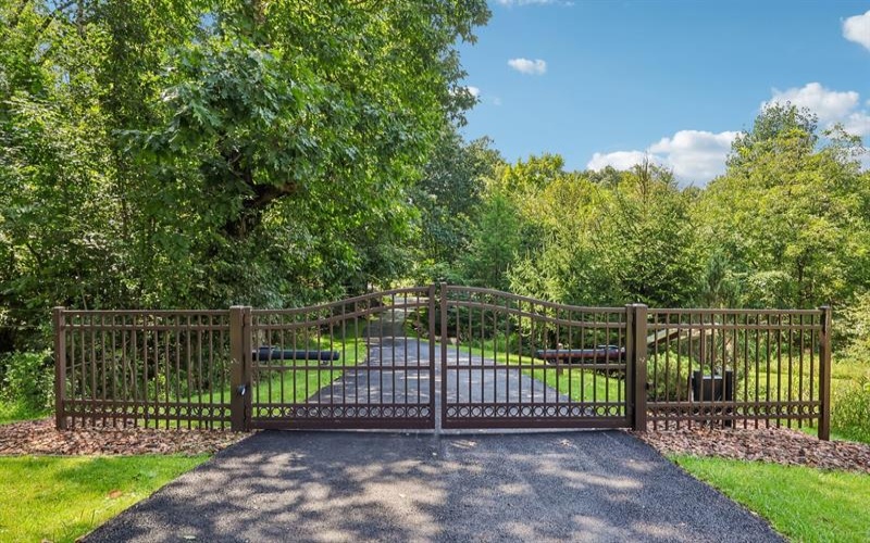 132 Twin Oaks Lane, Trafford, 15085, 5 Bedroom Bedrooms, 13 Room Rooms,5.1 BathroomBathrooms,Residential,For Sale,Twin Oaks Lane,1773171
