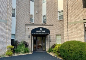 103 Woodstone Ln Unit #42, New Kensington, 15068, 2 Bedroom Bedrooms, 6 Room Rooms,1.1 BathroomBathrooms,Residential,For Sale,Woodstone Ln Unit #42,1773193