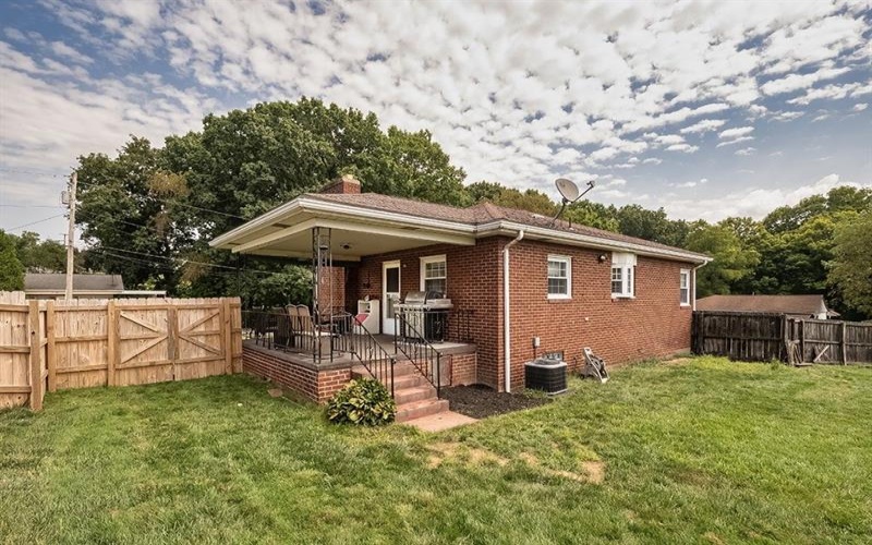 200 Davies STREET, New Kensington, 15068, 2 Bedroom Bedrooms, 7 Room Rooms,2 BathroomBathrooms,Residential,For Sale,Davies,1773195