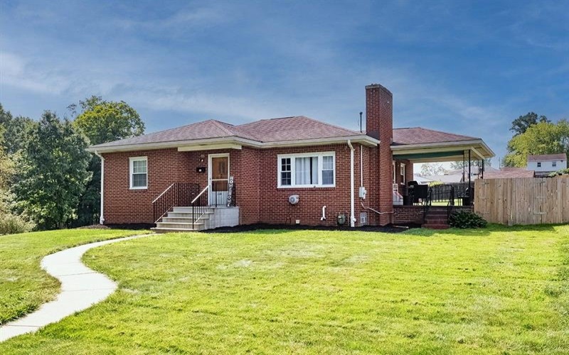 200 Davies STREET, New Kensington, 15068, 2 Bedroom Bedrooms, 7 Room Rooms,2 BathroomBathrooms,Residential,For Sale,Davies,1773195