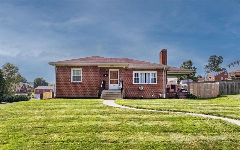 200 Davies STREET, New Kensington, 15068, 2 Bedroom Bedrooms, 7 Room Rooms,2 BathroomBathrooms,Residential,For Sale,Davies,1773195