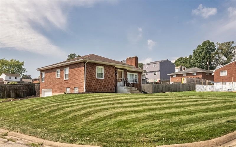 200 Davies STREET, New Kensington, 15068, 2 Bedroom Bedrooms, 7 Room Rooms,2 BathroomBathrooms,Residential,For Sale,Davies,1773195