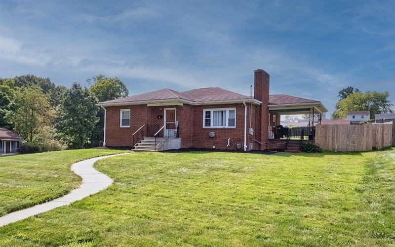 200 Davies STREET, New Kensington, 15068, 2 Bedroom Bedrooms, 7 Room Rooms,2 BathroomBathrooms,Residential,For Sale,Davies,1773195