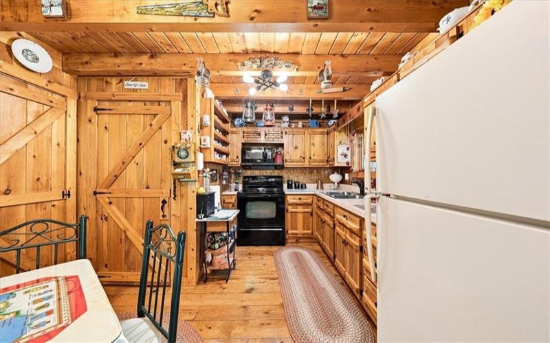 107 Locust St, Jeannette, 15644, 2 Bedroom Bedrooms, 6 Room Rooms,2.1 BathroomBathrooms,Residential,For Sale,Locust St,1773221