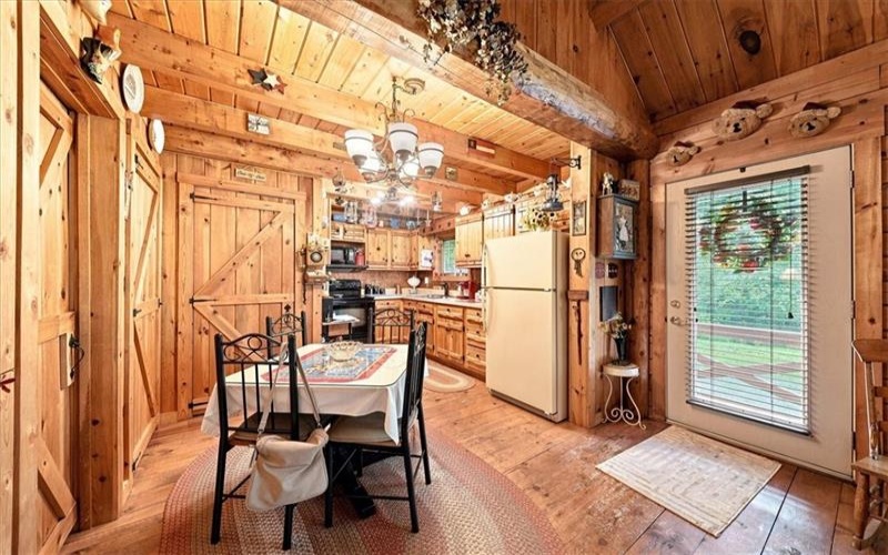 107 Locust St, Jeannette, 15644, 2 Bedroom Bedrooms, 6 Room Rooms,2.1 BathroomBathrooms,Residential,For Sale,Locust St,1773221