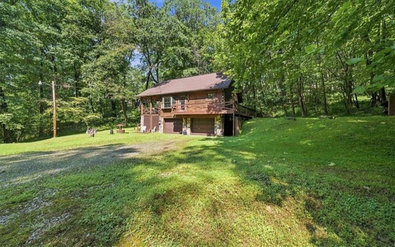107 Locust St, Jeannette, 15644, 2 Bedroom Bedrooms, 6 Room Rooms,2.1 BathroomBathrooms,Residential,For Sale,Locust St,1773221
