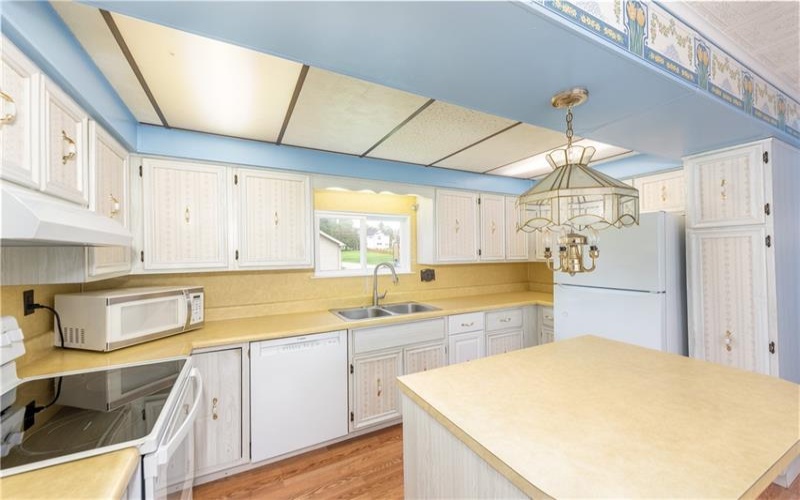 146 Carmichaels Street, Rices Landing, 15357, 3 Bedroom Bedrooms, 5 Room Rooms,1.1 BathroomBathrooms,Residential,For Sale,Carmichaels Street,1773239